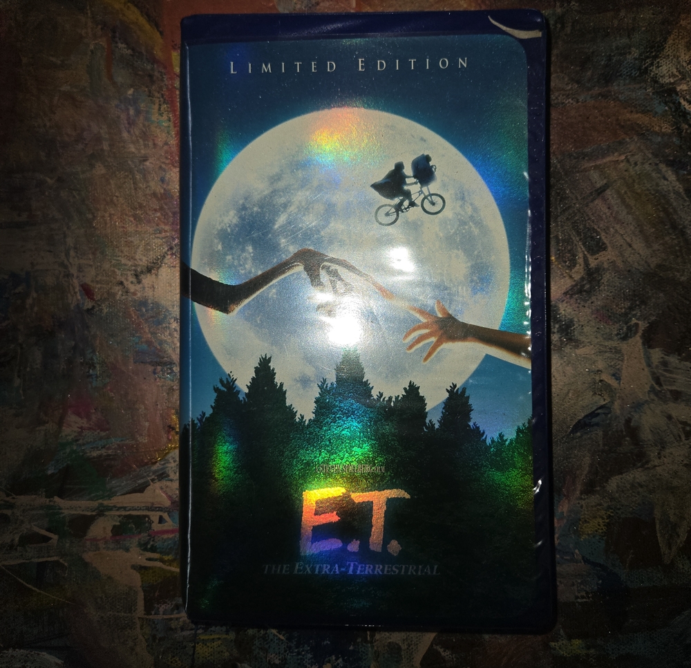 E.T. The Extra-Terrestrial Limited Edition Holographic Cover